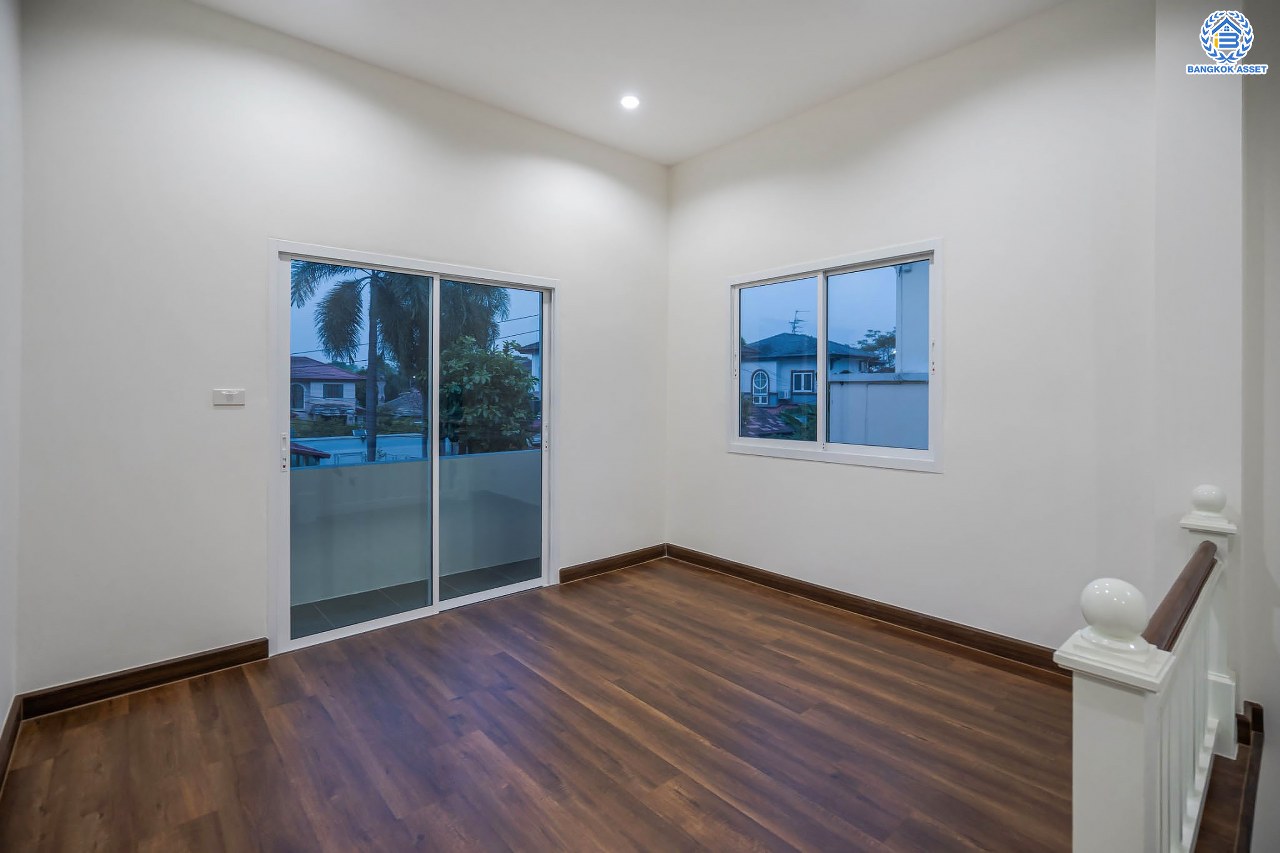 บ้านมือสองตกแต่งใหม่ แบรนด์ LH โครงการ ชัยพฤกษ์ วัดลาดปลาดุก ตอบโจทย์ทุกการอยู่อาศัย เนื้อที่ 60 ตร.ว. พื้นที่ใช้สอยมากถึง 198.96 ตร.ม. ฟังก์ชัน 3 ห้องนอน 3 ห้องน้ำ จอดรถได้ 2 คัน บนทำเลดีที่สุด! ใกล้เซ็นทรัลเวสต์เกต ทางด่วน "กาญจนาภิเษก" และรถไฟฟ้าสายสีม่วง "สถานีคลองบางไผ่"